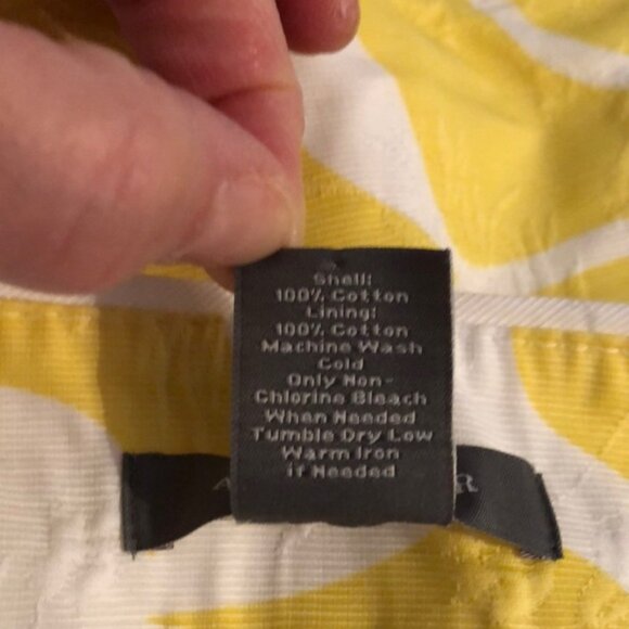 3/25$🐰Ladies short skirt - Picture 3 of 3